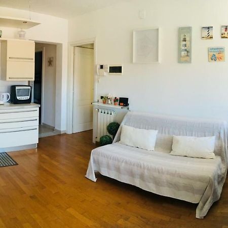 Ledonia Apartment Леричи Экстерьер фото